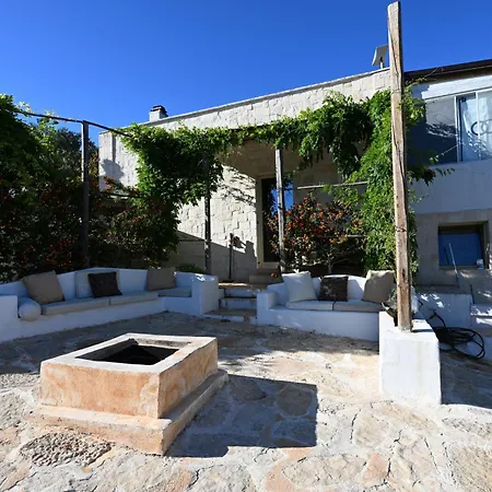 בית נופש Trulli & Yurtart House *
